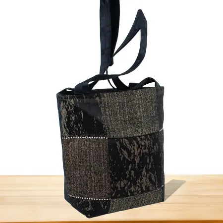 Czarna torba patchwork z kieszeniami